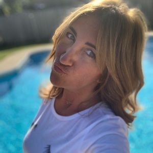 Meet your Posher, Claudia